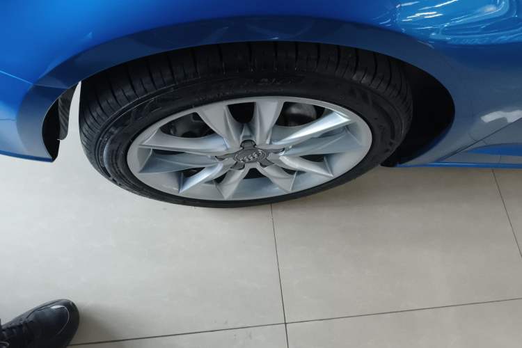 Used Audi A3 2017 Sportback 35 TFSI Ambition Edition Left Front Wheel Hub