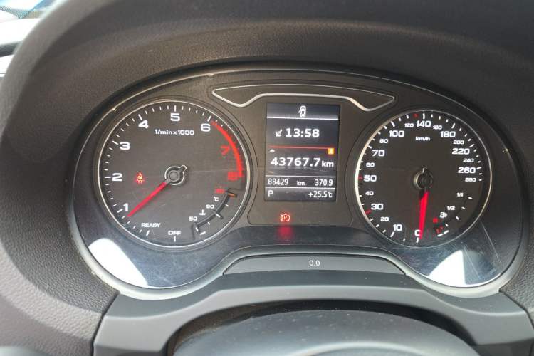 Used Audi A3 2017 Limousine 35 TFSI Style Edition Odometer Close Up