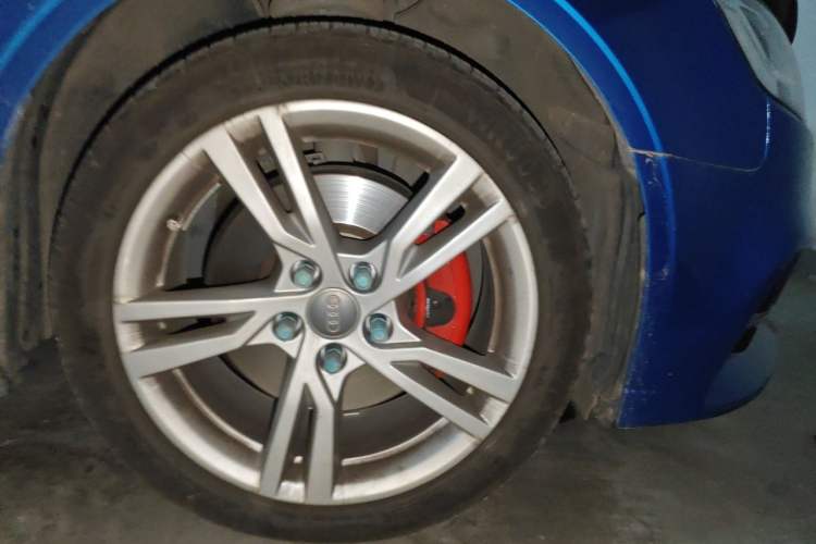 Used Audi A3 2017 Cabriolet 40 TFSI Right Front Wheel Hub