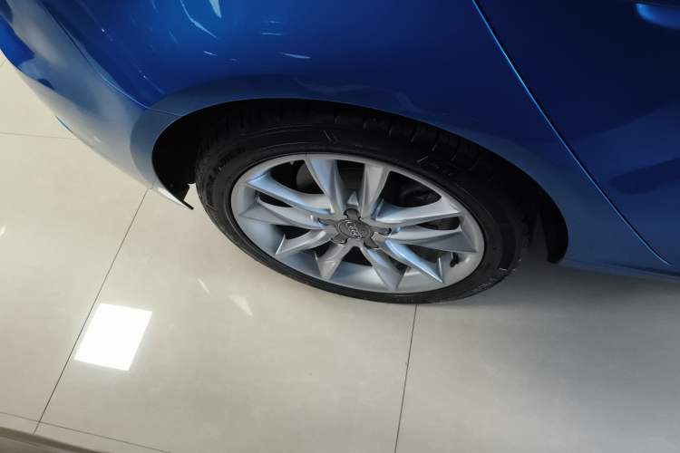 Used Audi A3 2017 Sportback 35 TFSI Ambition Edition Right Rear Wheel Hub