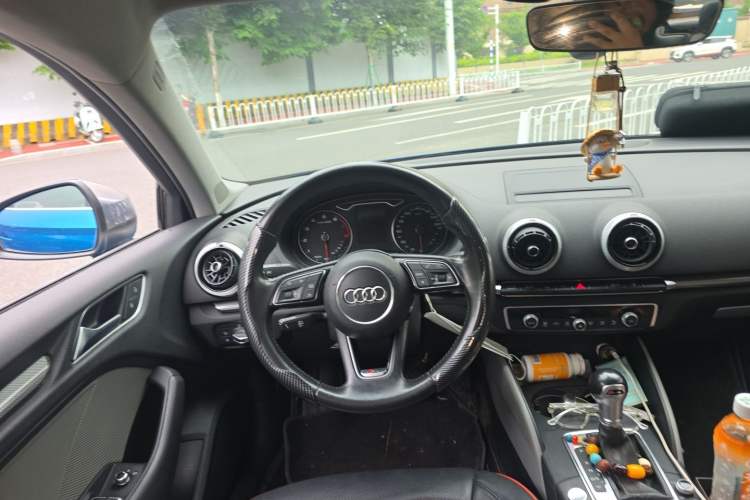 Used Audi A3 2017 Limousine 35 TFSI Style Edition Steering Wheel