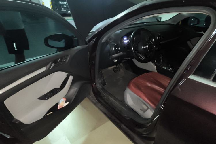 Used Audi A3 2017 Limousine 35 TFSI Ambition Edition Driver Seat