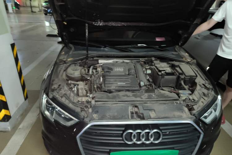 Used Audi A3 2017 Limousine 35 TFSI Ambition Edition Engine Bay Right