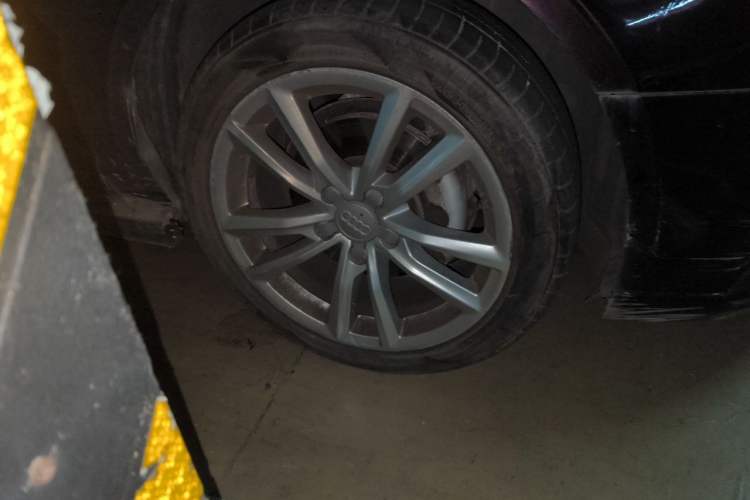 Used Audi A3 2017 Limousine 35 TFSI Ambition Edition Right Front Wheel Hub
