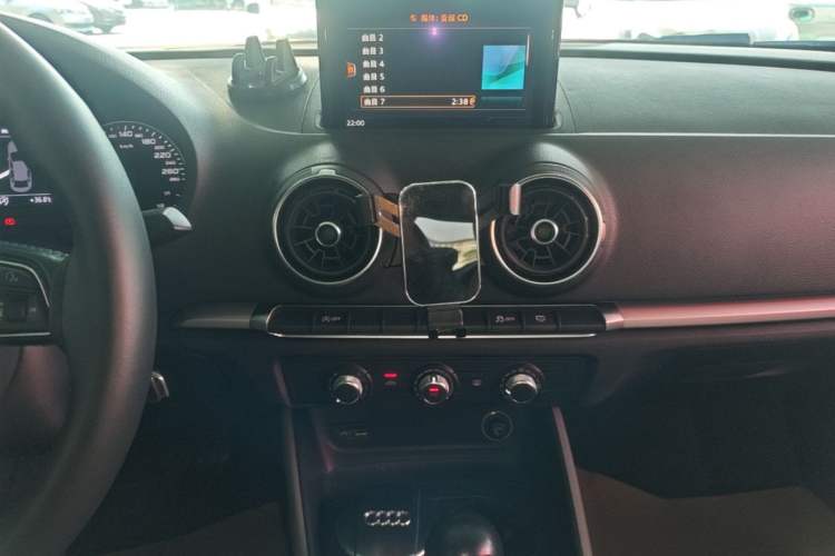 Used Audi A3 2017 Limousine 35 TFSI Ambition Edition Audio And AC Panel