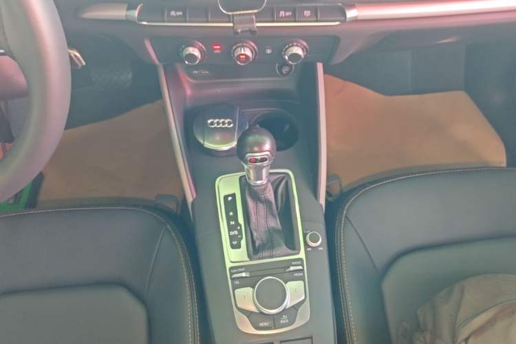 Used Audi A3 2017 Limousine 35 TFSI Ambition Edition Gear Lever