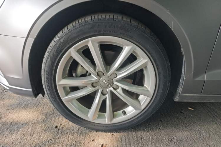 Used Audi A3 2017 Limousine 35 TFSI Ambition Edition Left Front Wheel Hub