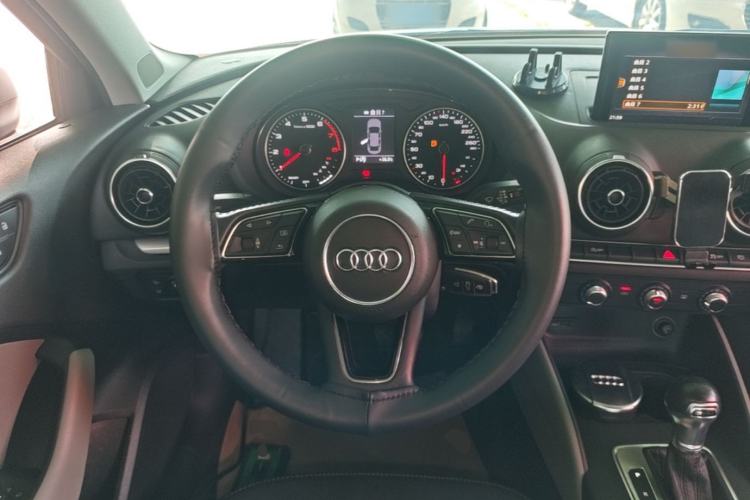 Used Audi A3 2017 Limousine 35 TFSI Ambition Edition Steering Wheel