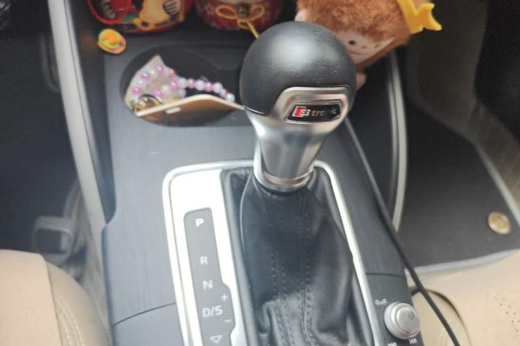 Used Audi A3 2017 Limousine 35 TFSI Ambition Edition Gear Lever