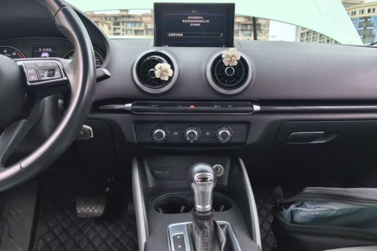 Used Audi A3 2017 Limousine 35 TFSI Fashion Model Audio And AC Panel