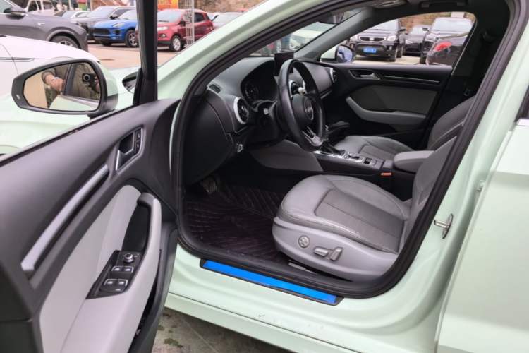 Used Audi A3 2017 Limousine 35 TFSI Fashion Model Driver Seat