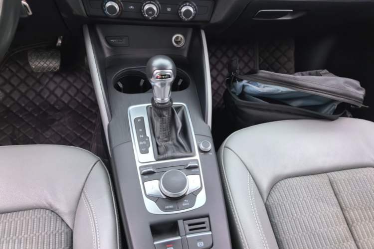 Used Audi A3 2017 Limousine 35 TFSI Fashion Model Gear Lever