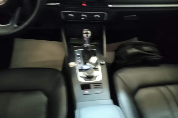 Used Audi A3 2017 Limousine 35 TFSI Ambition Edition Gear Lever