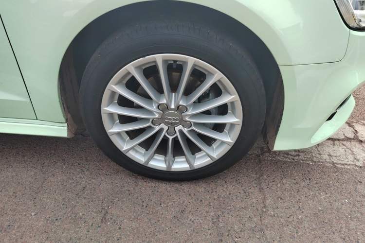 Used Audi A3 2017 Sportback 35 TFSI Fashion Model Right Front Wheel Hub