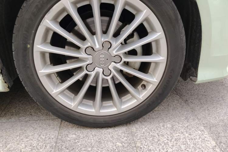 Used Audi A3 2017 Sportback 35 TFSI Fashion Model Right Front Wheel Hub