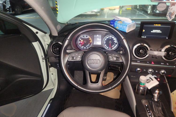 Used Audi A3 2017 Limousine 35 TFSI Fashion Model Steering Wheel