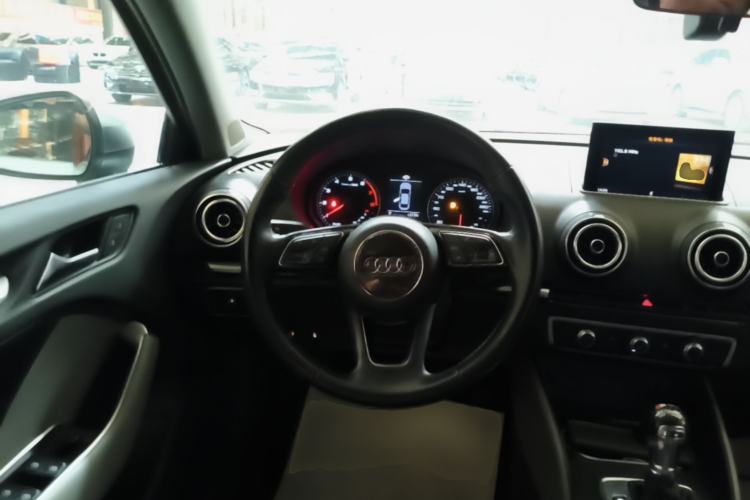 Used Audi A3 2017 Limousine 35 TFSI Ambition Edition Steering Wheel