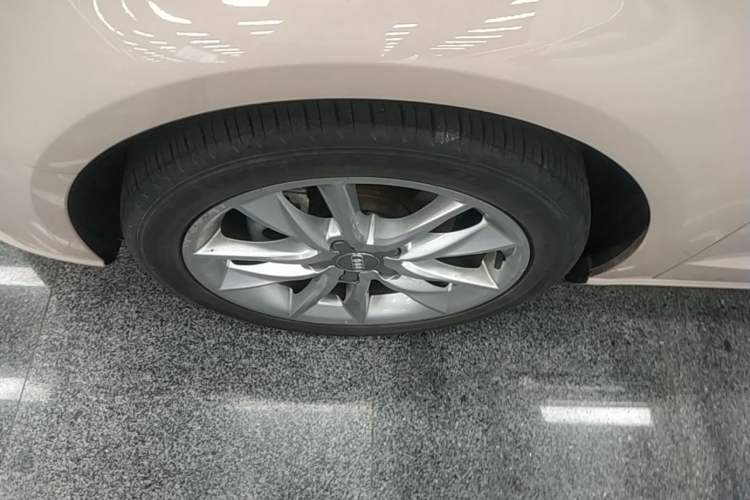 Used Audi A3 2017 Sportback 35 TFSI Ambition Edition Left Front Wheel Hub