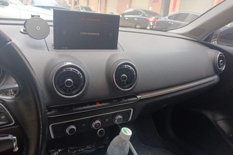Used Audi A3 2017 Limousine 35 TFSI Ambition Edition Audio And AC Panel