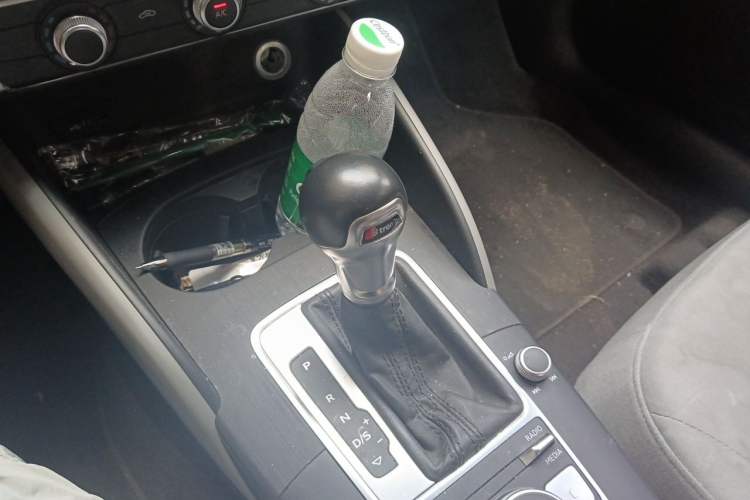 Used Audi A3 2017 Limousine 35 TFSI Ambition Edition Gear Lever