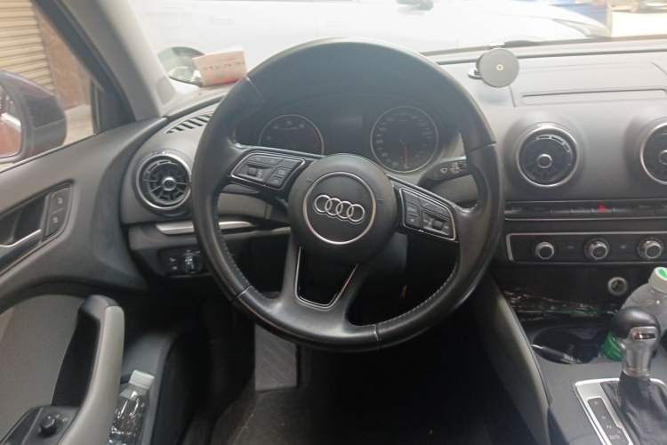 Used Audi A3 2017 Limousine 35 TFSI Ambition Edition Steering Wheel