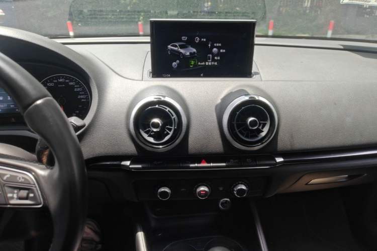Used Audi A3 2017 Limousine 35 TFSI Ambition Edition Audio And AC Panel