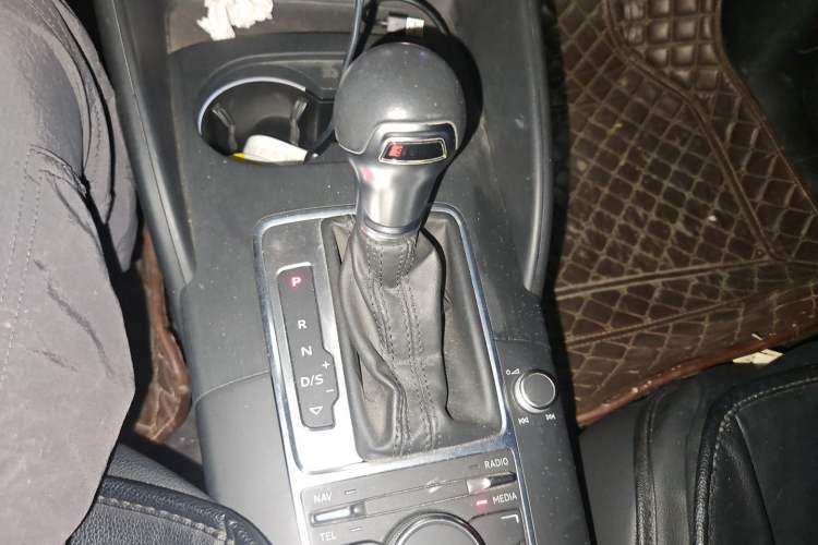 Used Audi A3 2017 Limousine 35 TFSI Style Edition Gear Lever