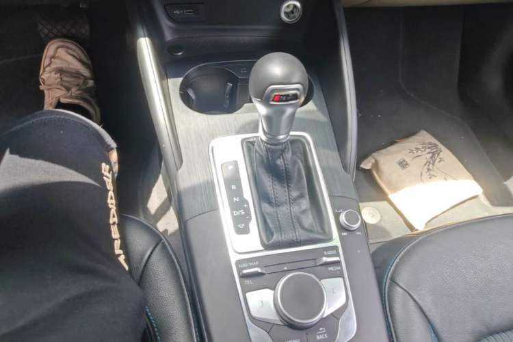 Used Audi A3 2017 Limousine 35 TFSI Ambition Edition Gear Lever