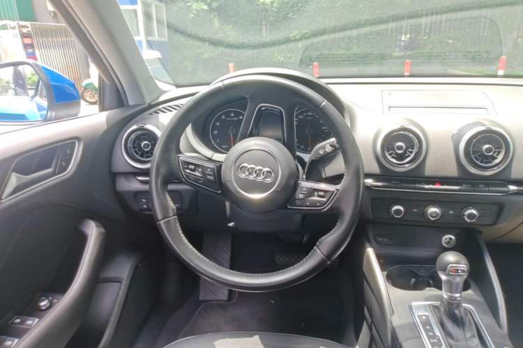 Used Audi A3 2017 Limousine 35 TFSI Ambition Edition Steering Wheel