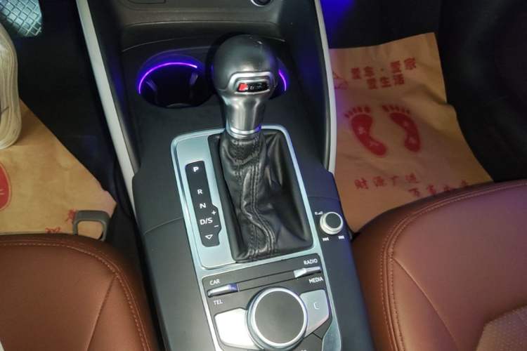 Used Audi A3 2017 Limousine 35 TFSI Ambition Edition Gear Lever