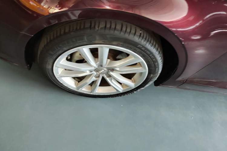 Used Audi A3 2017 Limousine 35 TFSI Ambition Edition Left Front Wheel Hub