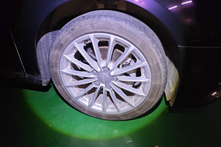 Used Audi A3 2017 Sportback 35 TFSI Fashion Model Right Front Wheel Hub