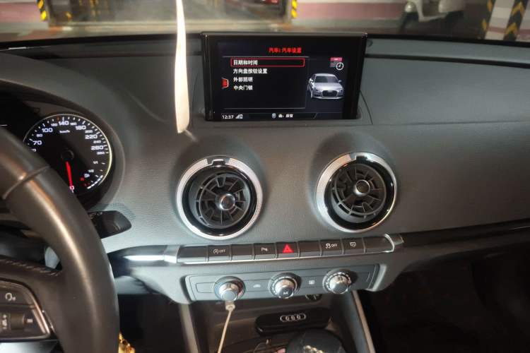 Used Audi A3 2017 Limousine 35 TFSI Fashion Model Audio And AC Panel