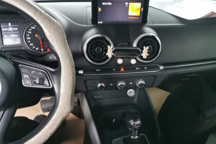 Used Audi A3 2017 Limousine 35 TFSI Fashion Model Audio And AC Panel