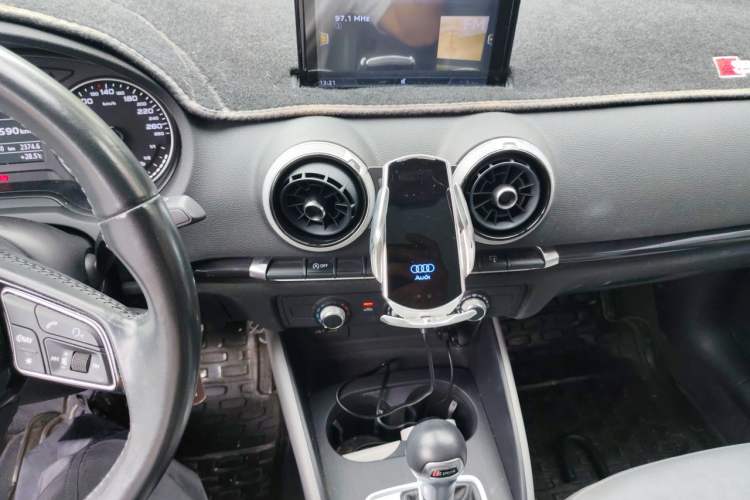 Used Audi A3 2017 Limousine 35 TFSI Fashion Model Audio And AC Panel