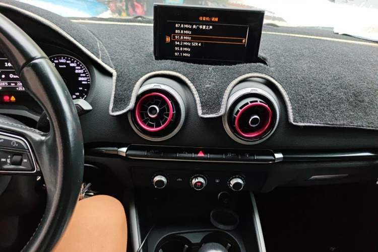 Used Audi A3 2017 Limousine 35 TFSI Fashion Model Audio And AC Panel