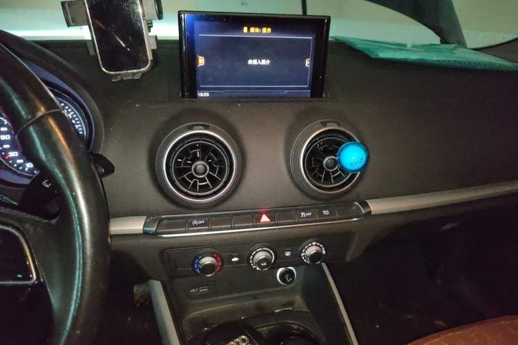 Used Audi A3 2017 Limousine 35 TFSI Ambition Edition Audio And AC Panel