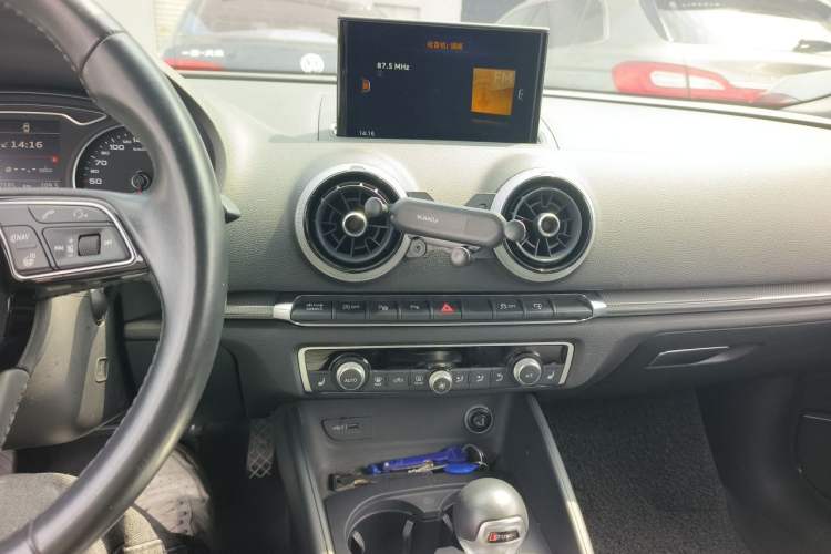 Used Audi A3 2017 Limousine 40 TFSI Style Edition Audio And AC Panel