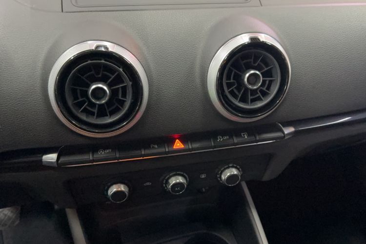 Used Audi A3 2017 Limousine 35 TFSI Fashion Model Audio And AC Panel