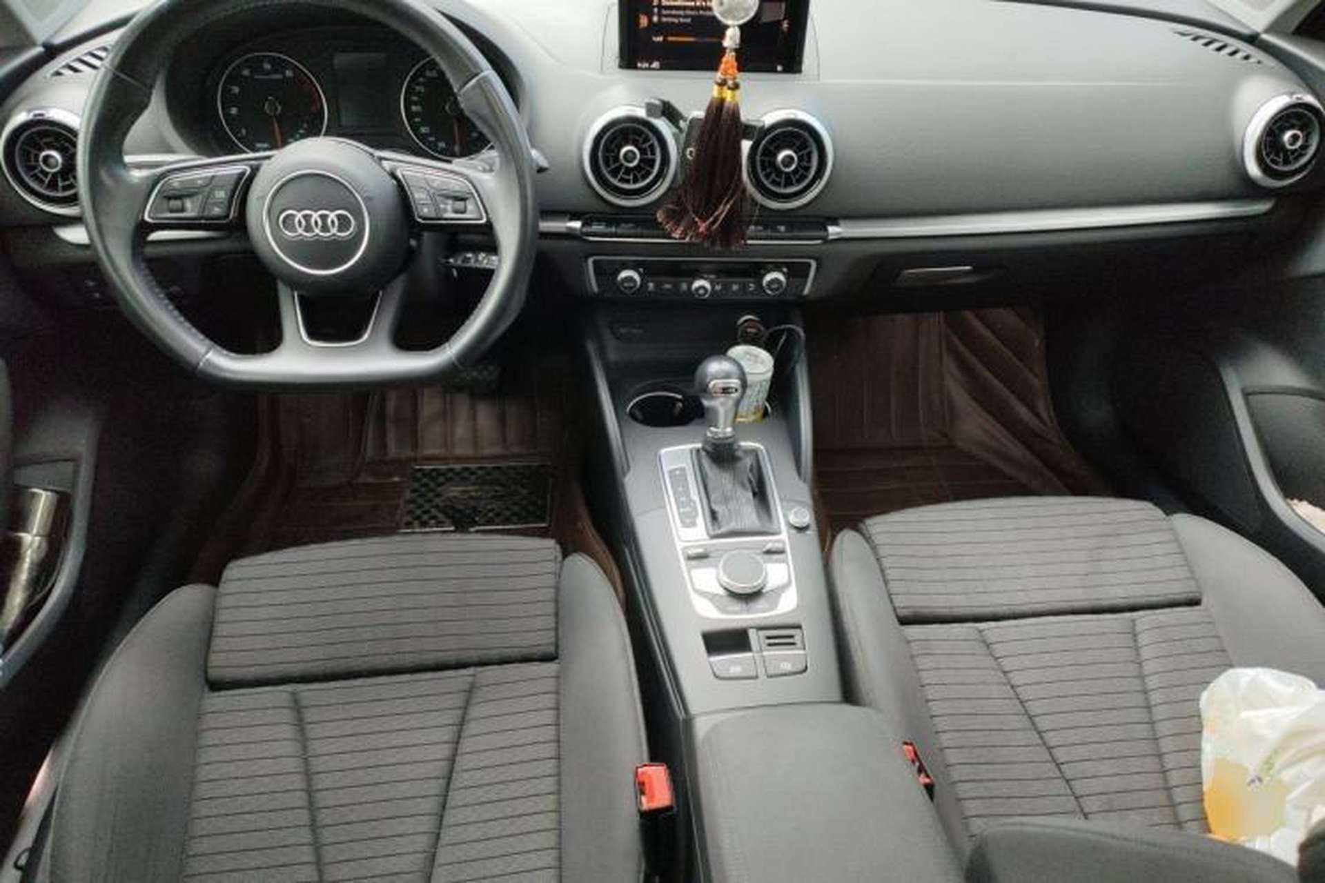 Used Audi A3 2017 Limousine 35 TFSI Sport Edition Center Console