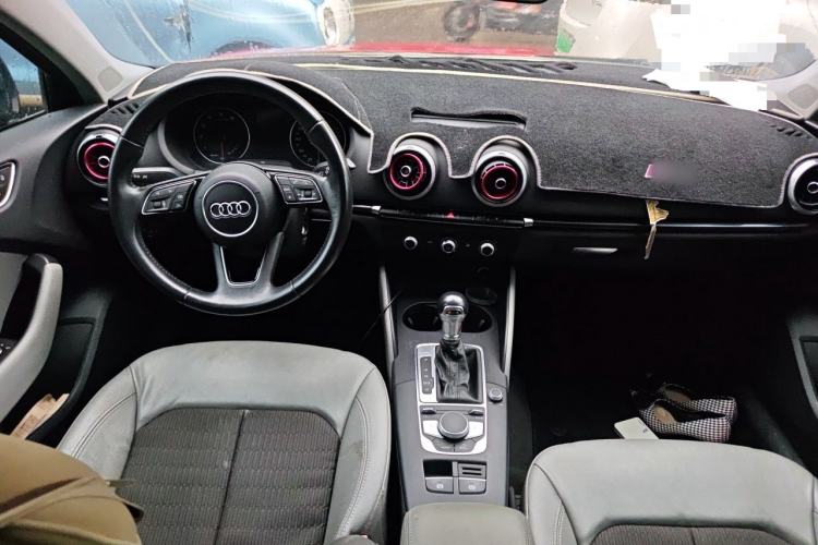 Used Audi A3 2017 Limousine 35 TFSI Fashion Model Center Console