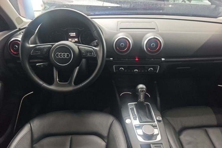 Used Audi A3 2017 Limousine 35 TFSI Style Edition Center Console