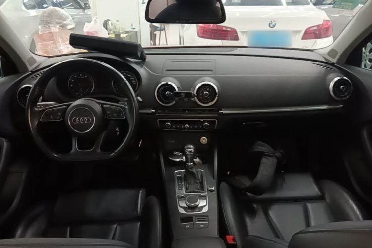 Used Audi A3 2017 Limousine 35 TFSI Sport Edition Center Console