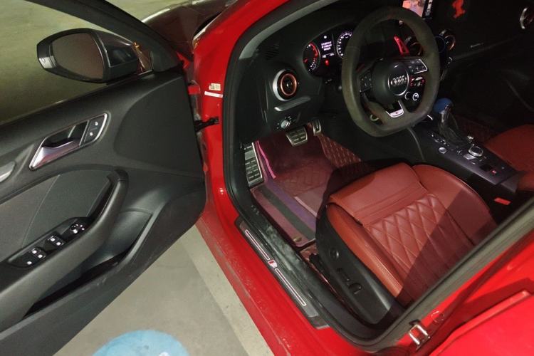 Used Audi A3 2017 Limousine 40 TFSI Sport Edition Driver Seat