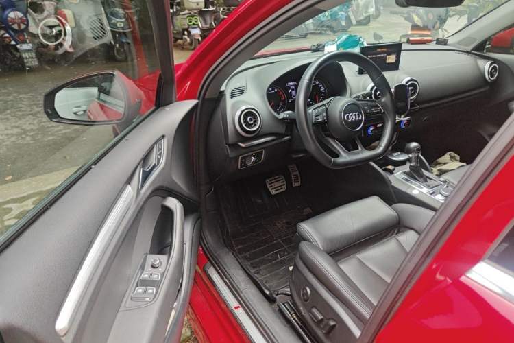 Used Audi A3 2017 Limousine 35 TFSI Sport Edition Driver Seat