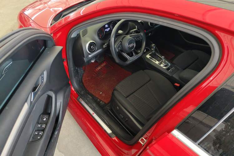 Used Audi A3 2017 Limousine 35 TFSI Sport Edition Driver Seat