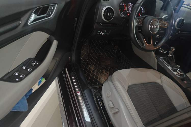 Used Audi A3 2017 Limousine 35 TFSI Fashion Model Driver Seat