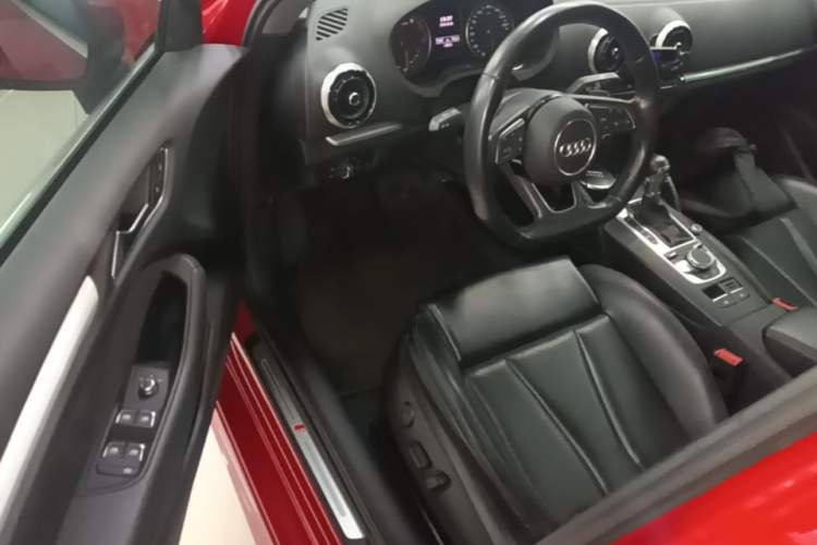Used Audi A3 2017 Limousine 35 TFSI Sport Edition Driver Seat