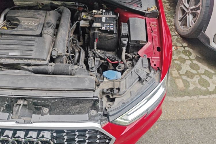 Used Audi A3 2017 Limousine 35 TFSI Sport Edition Engine Bay Left