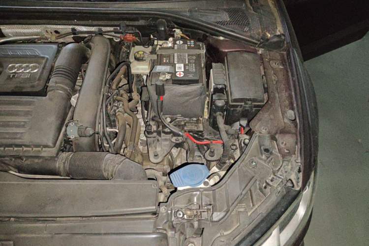 Used Audi A3 2017 Limousine 35 TFSI Fashion Model Engine Bay Left